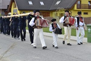 stavanie maja 2013